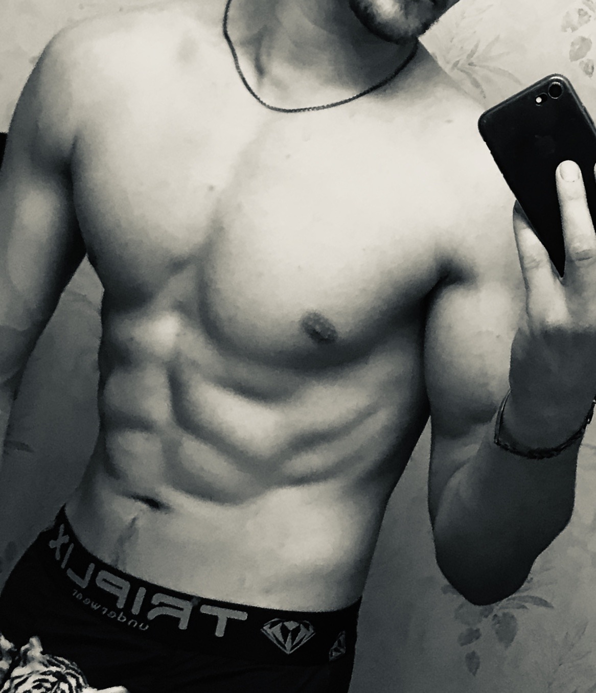 Profil de Lazhar, 26 ans, Club gay à Evolène