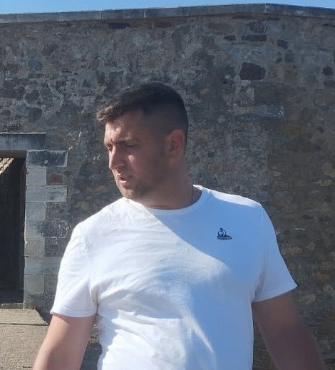 Profil de Yunes, 35 ans, Club gay à Grancy