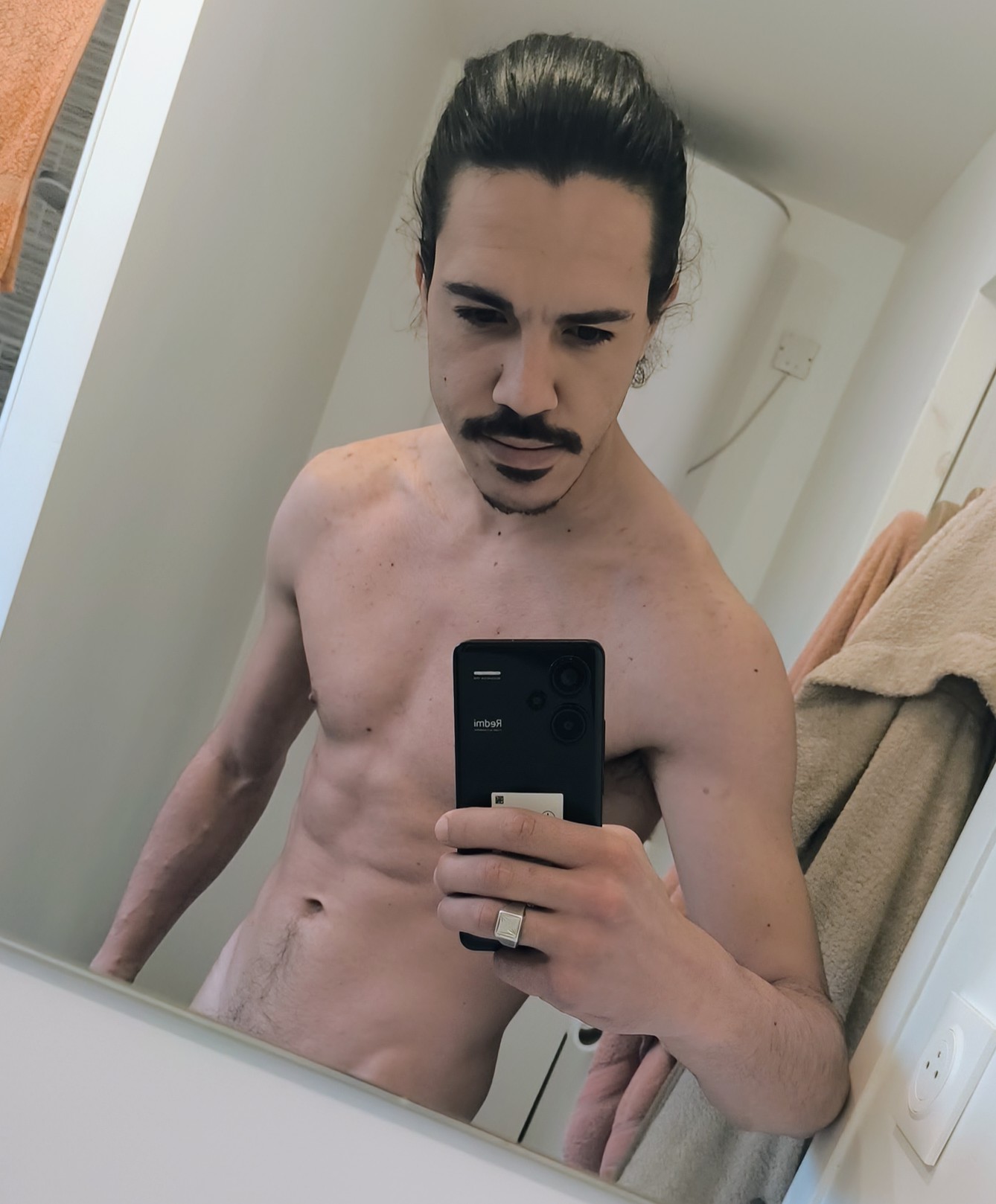 Profil de Otman, 33 ans, Club gay à Buchillon