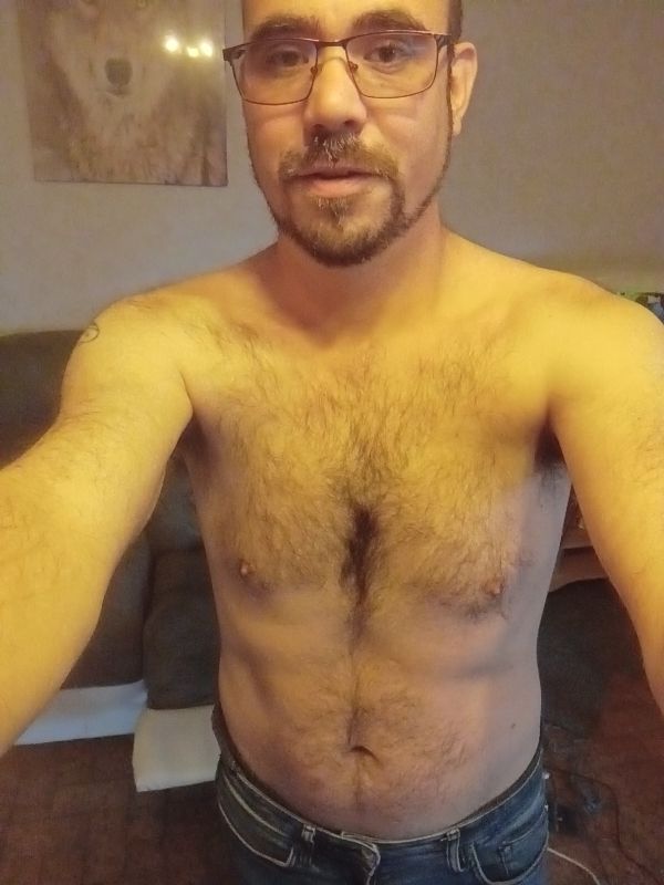 Profil de Dennis, 40 ans, Club gay à Scharans