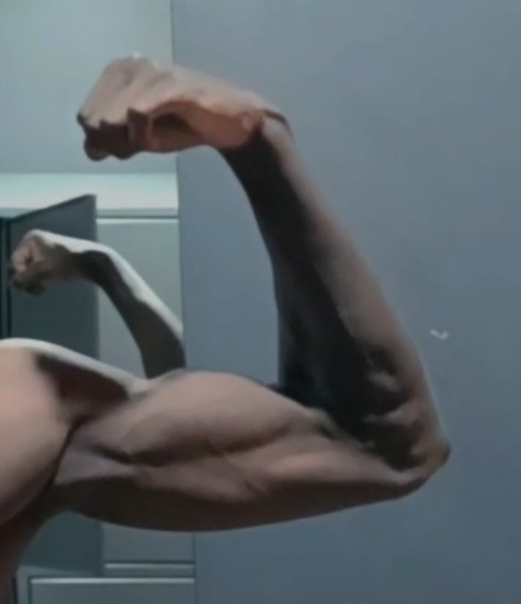 Profil de Yi, 23 ans, Club gay à St. Stephan