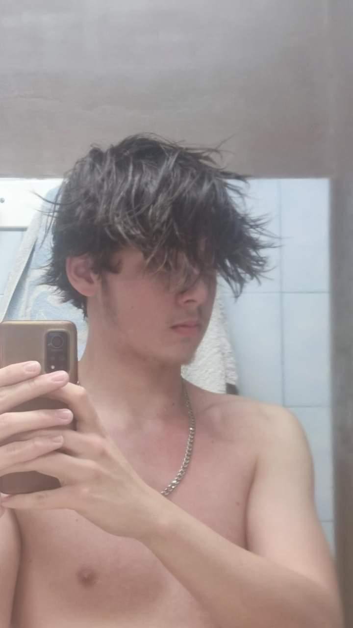 Profil de Helio, 21 ans, Club gay à Sion