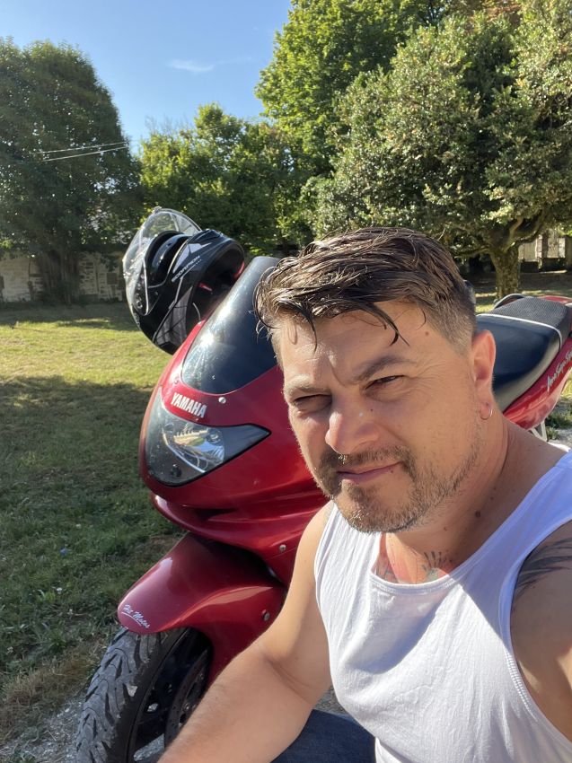 Profil de Yamin, 41 ans, Club gay à Saillon