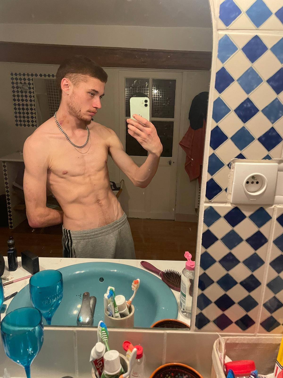 Profil de Sabil, 20 ans, Club gay à Tschierv