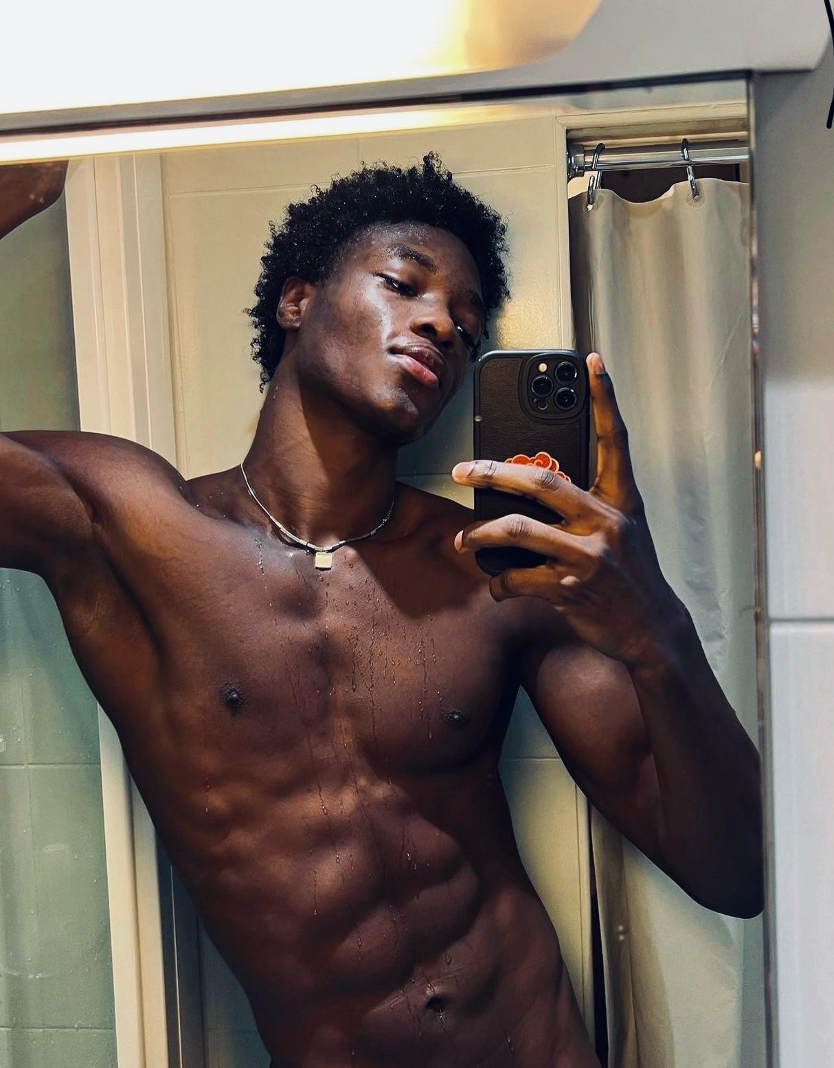 Profil de Riwane, 31 ans, Club gay à Arolla
