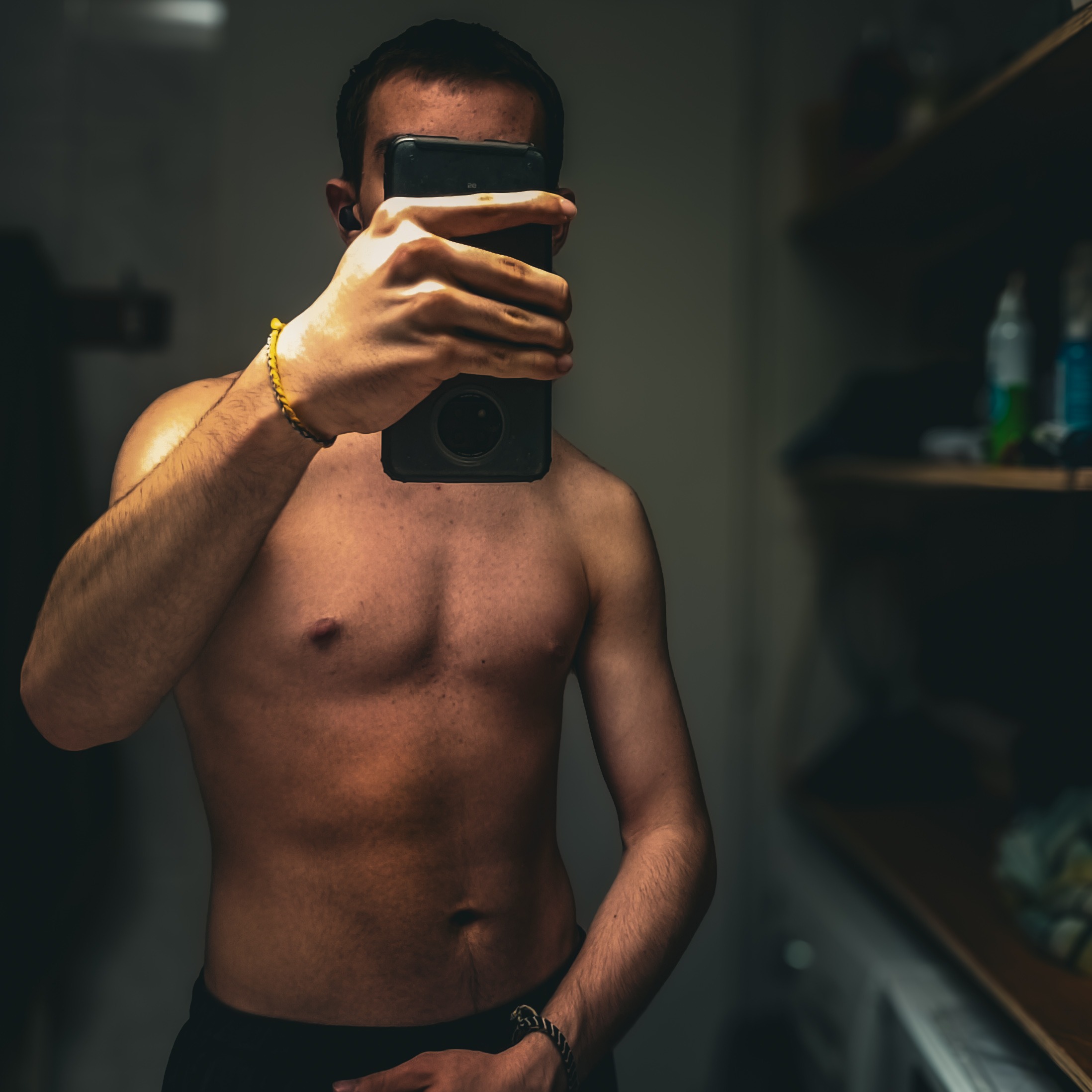 Profil de Charaf, 19 ans, Club gay à Lätti