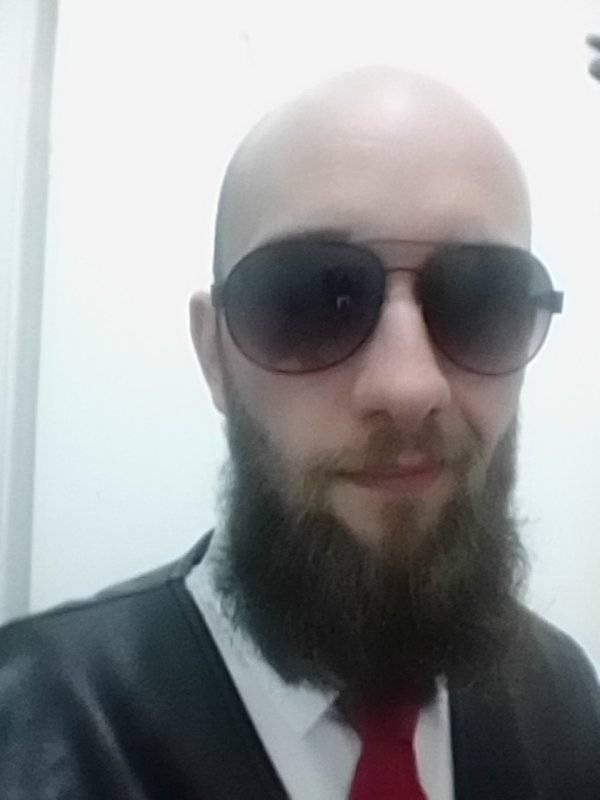 Profil de Cezar, 31 ans, Club gay à Cama