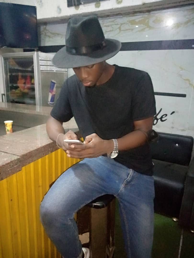 Profil de Akin, 25 ans, Club gay à Camuns