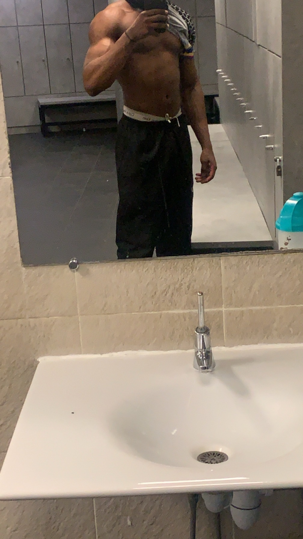 Profil de Sacha, 22 ans, Club gay à Fajauna
