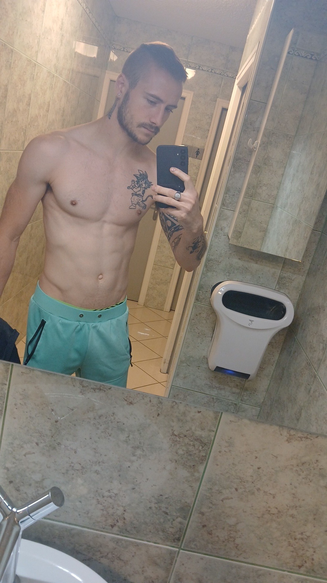 Profil de Amayas, 25 ans, Club gay à Messen